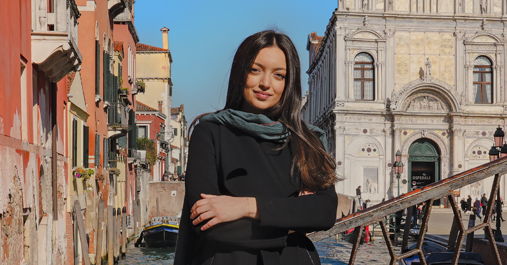 Jasmina Cunmulaj posing in Venice